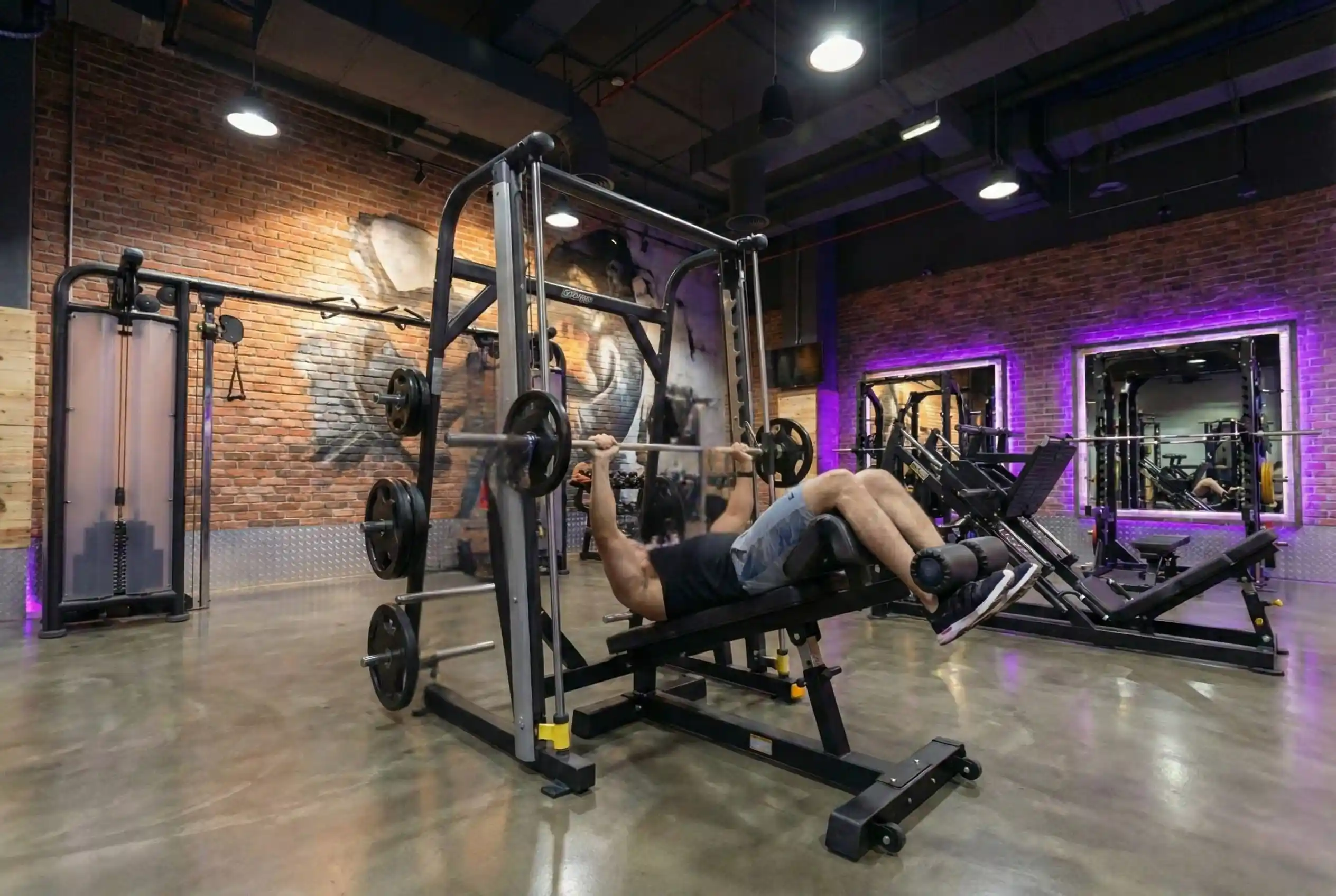 Smith Decline Bench Press (1)