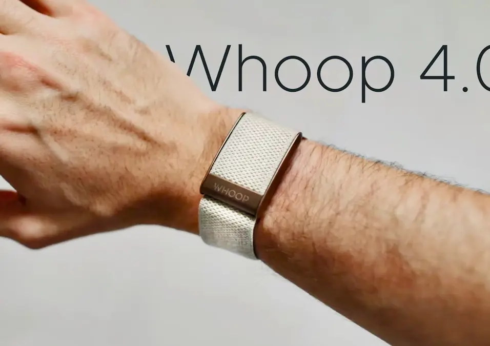 Whoop 4.0 in guy hand