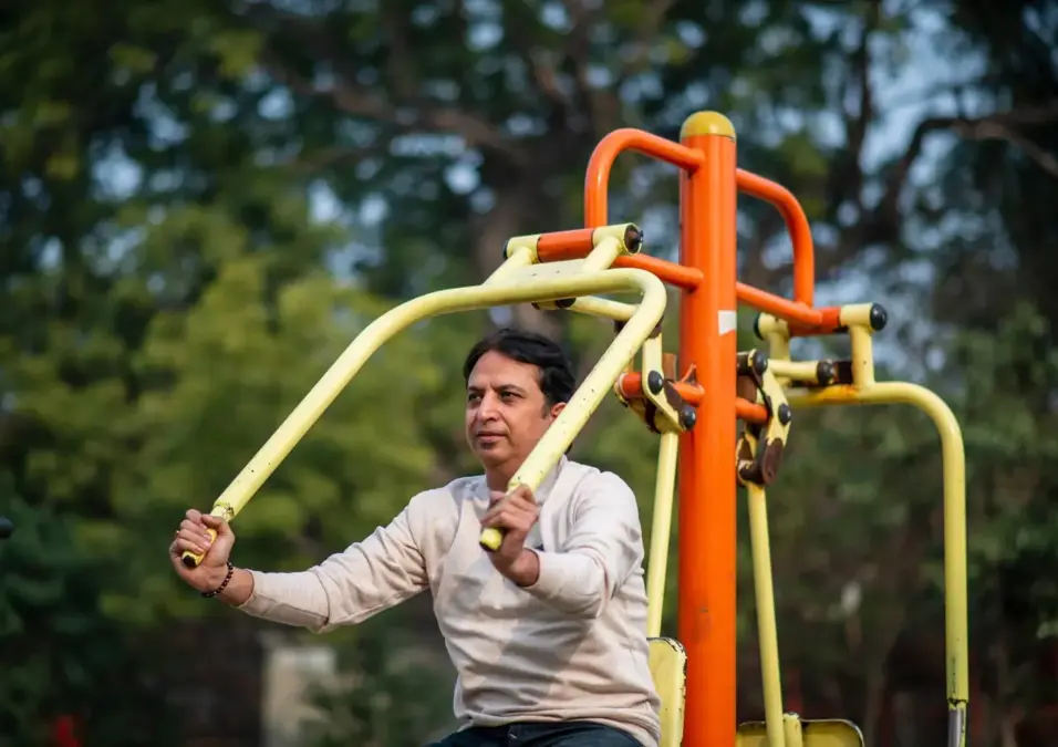 بعد الخامسة والثلاثين متى يبدأ الجسد العدّ التنازلي وكيف تبطئه