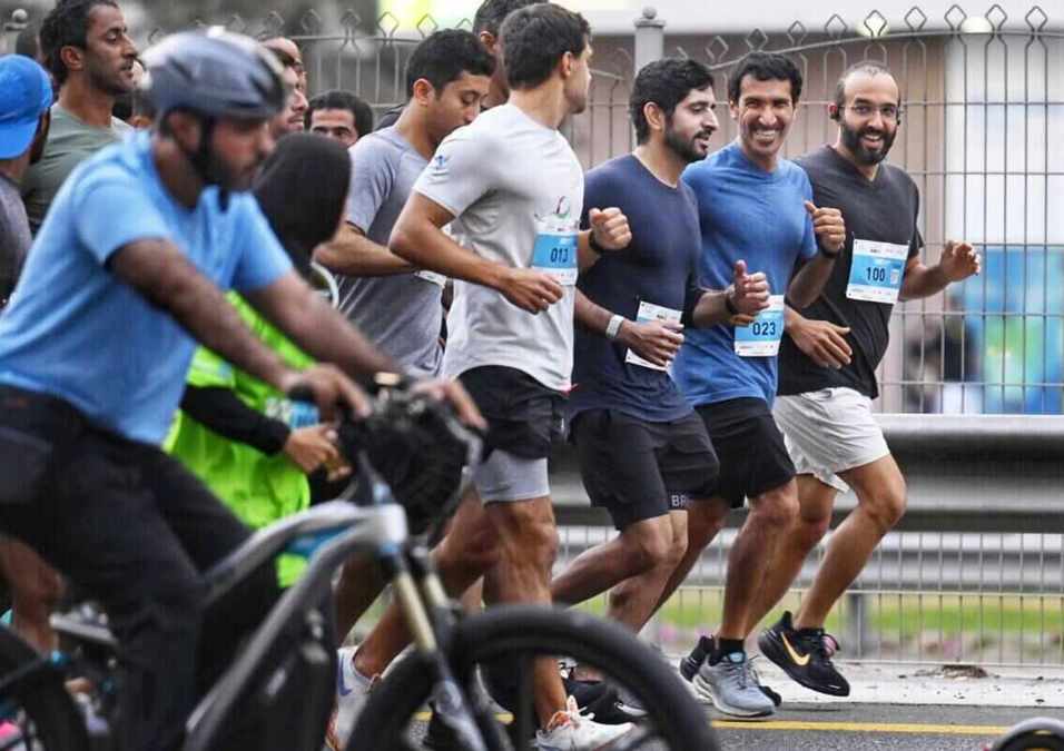 الشيخ حمدان يقود 278 ألف متسابق في سباق دبي للجري