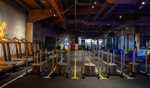 معدات هايروكس داخل صالات جيمنيشن