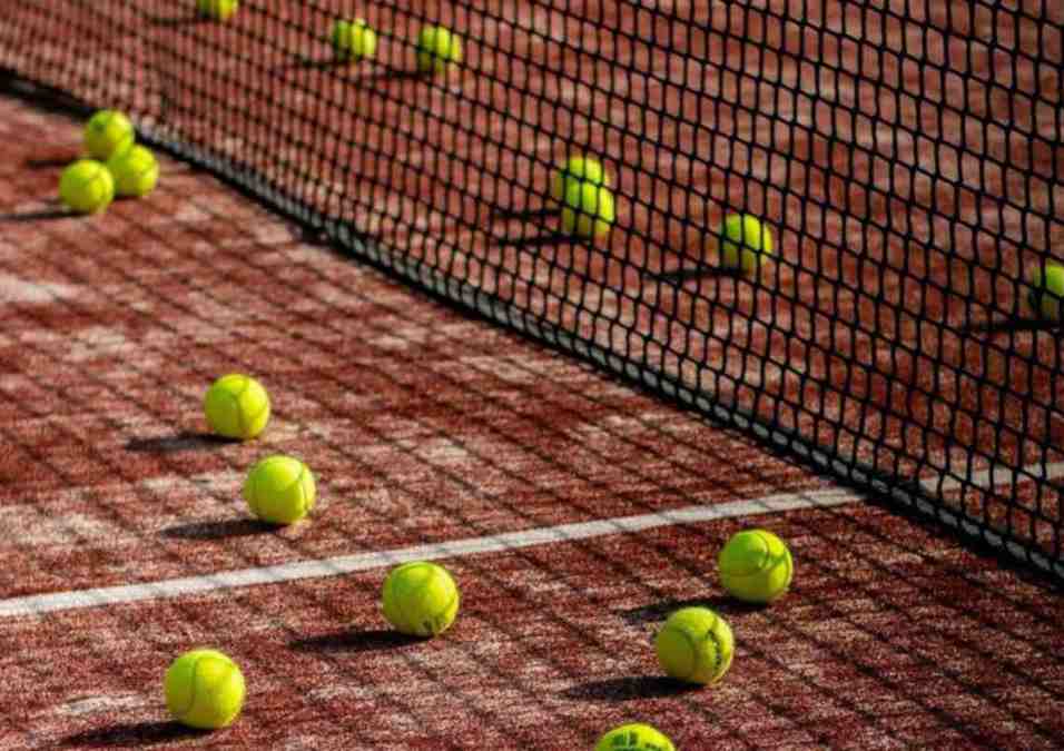 Tennis balls