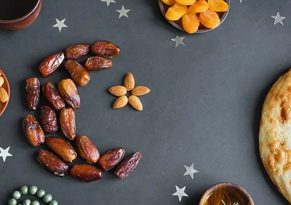 هلال رمضان مرسوم بقطع من التمر