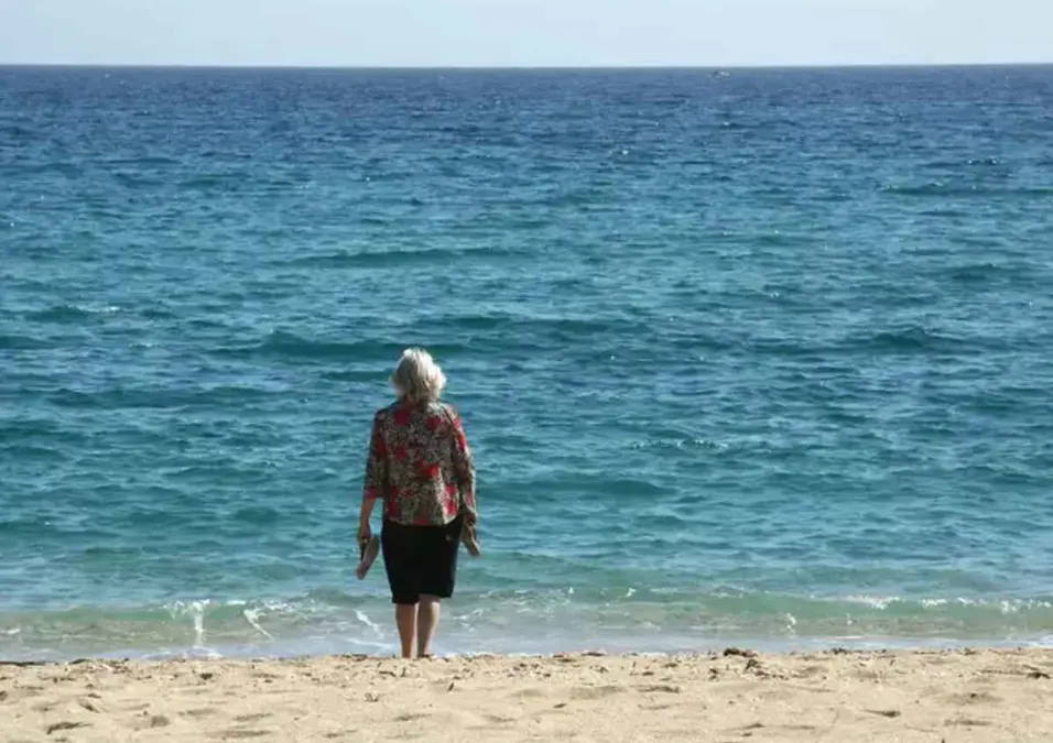 woman in front of the sea