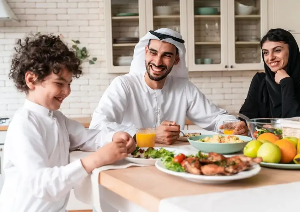 تجمع العائلة على الافطار في رمضان