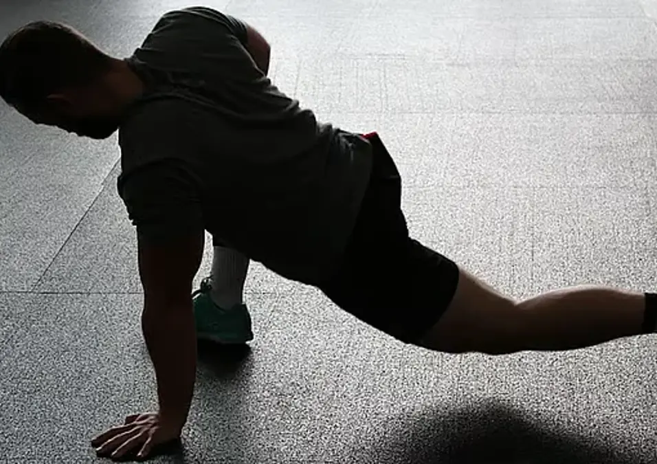 هل يمكن استهداف دهون البطن بتمارين محددة ما يقوله العلم