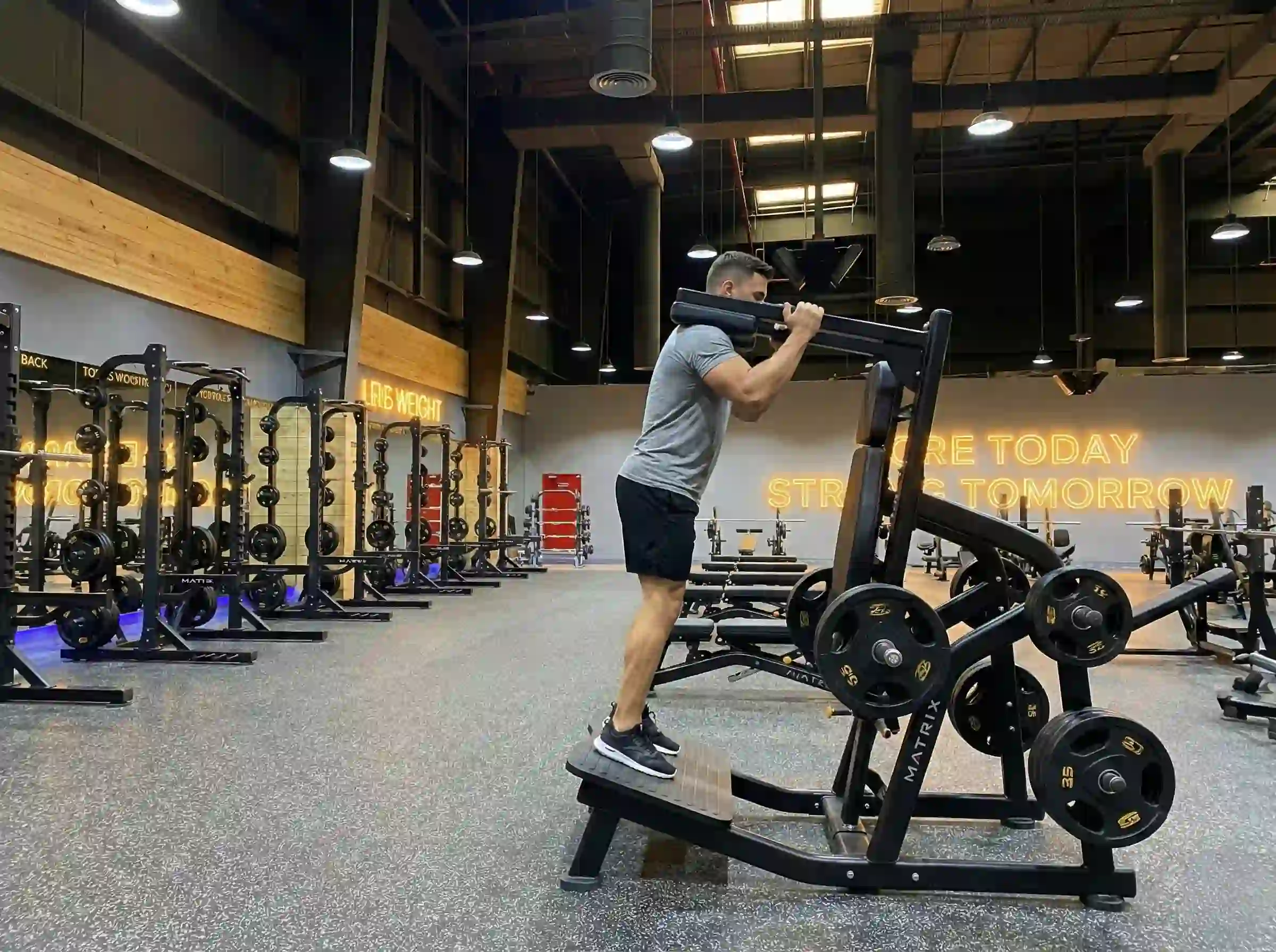 Lever Standing Calf Raise