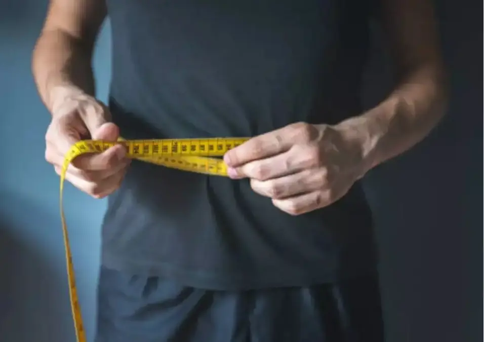 A man measuring his waist circumference