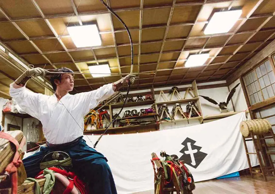 تمرين ياباني بسيط يقوي الساقين في خمس دقائق يومياً