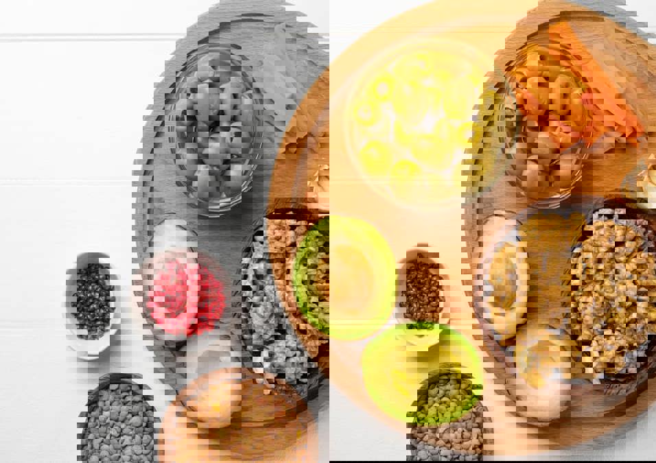 طعام غني بالدهون الصحية.