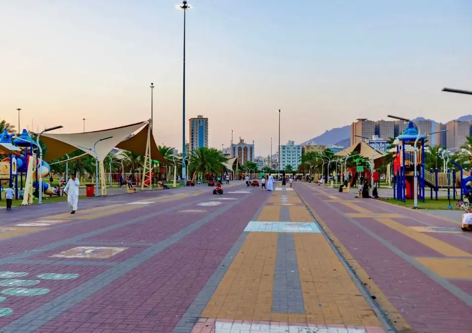 مكة المكرمة تعزّز نمط الحياة النشط عبر ملاعب الأحياء وممرات المشاة