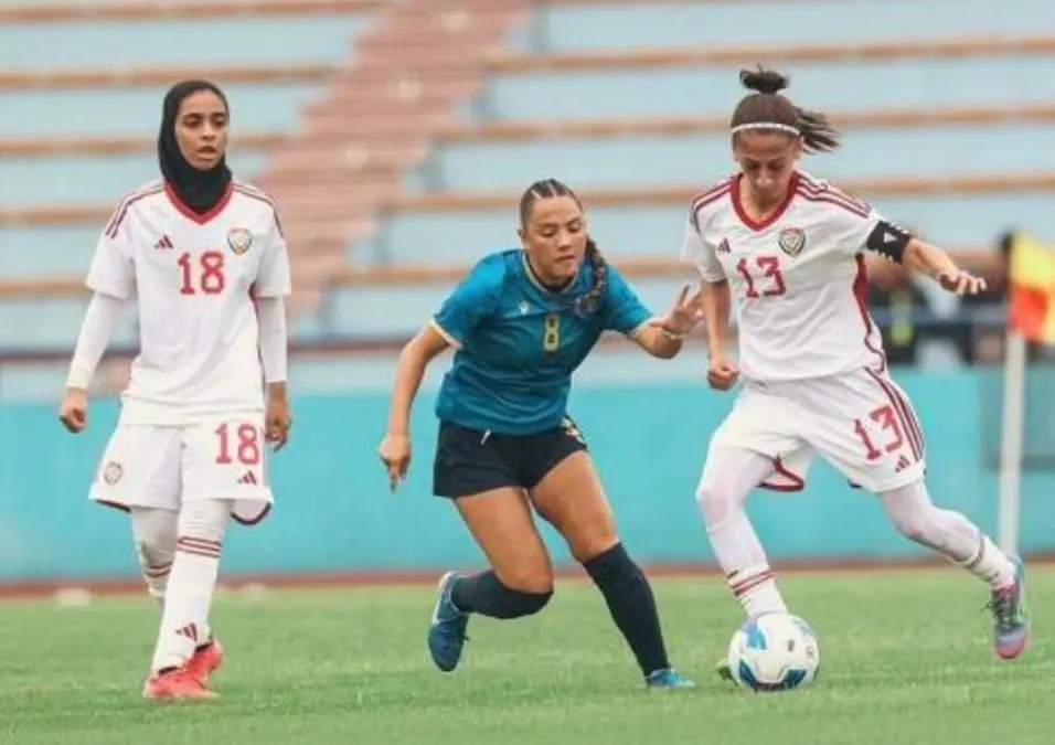 كرة القدم النسائية في الإمارات تتقدم بثبات نحو الاحتراف