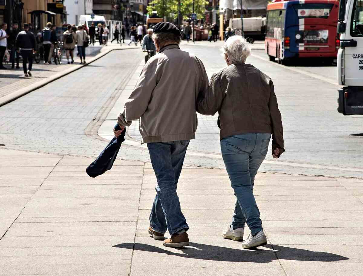 المشي المتقطع طريقة فعالة لتحسين الصحة الجسدية والنفسية