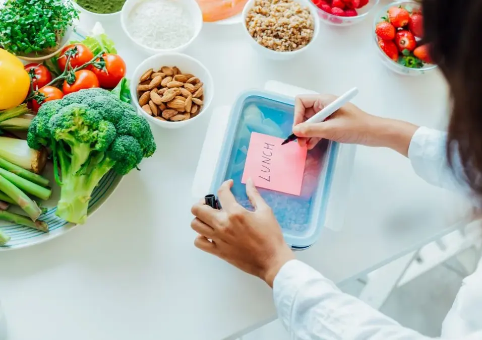 عادات بسيطة لخسارة الوزن بدون أنظمة قاسية