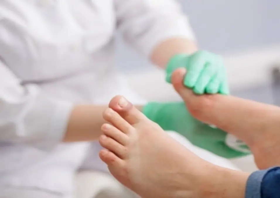 تحريك القدمين بعد الأكل هل يقلل سكر الدم فعلاً